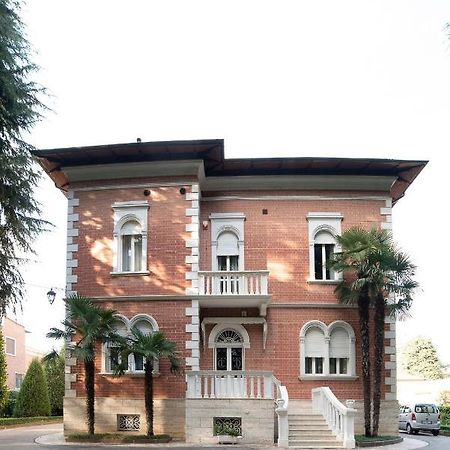 B&B Matteotti Luxury Home Виньола Екстериор снимка